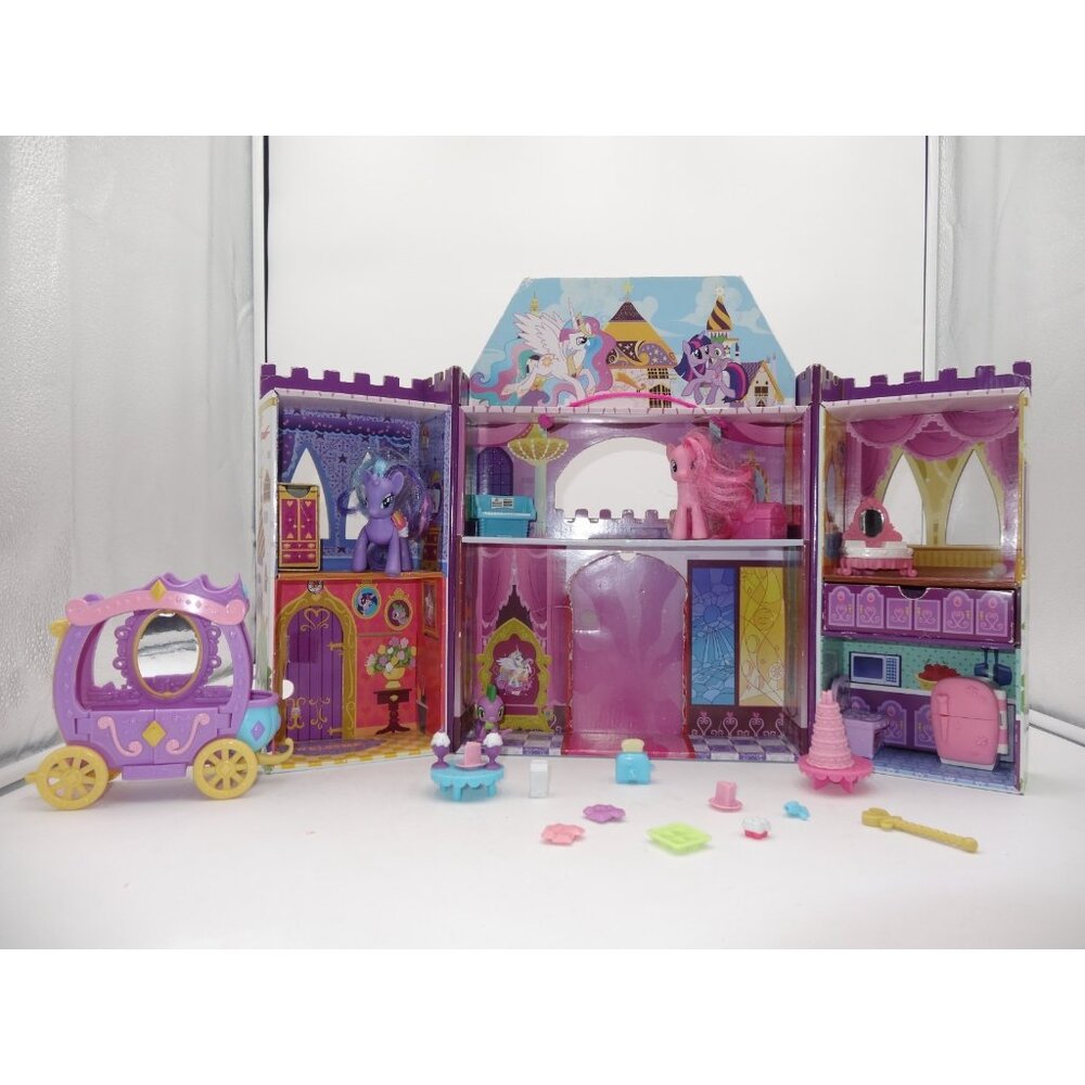 My Little Pony Canterlot Deluxe Playset, With Accessories 2 Pony's 1 carriage